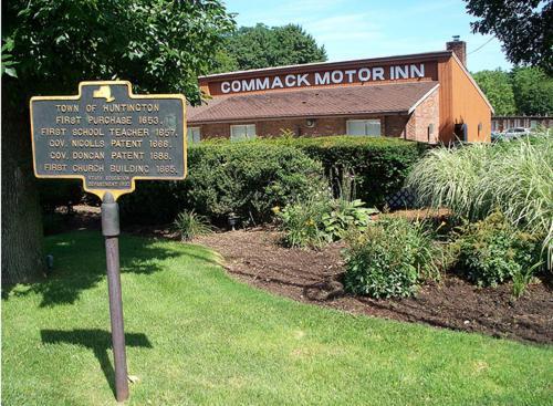 Commack Inn Bagian luar foto